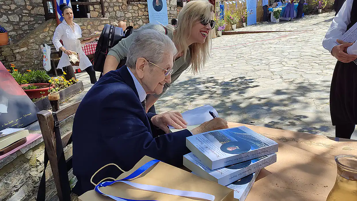 Το νέο βιβλίο του Νικόλαου Σαϊδέ παρουσιάστηκε στην κεντρική πλατεία των Παλαιών Πόρων την ημέρα του Αγίου Γεωργίου Το νέο βιβλίο του Νικόλαου Σαϊδέ παρουσιάστηκε στην κεντρική πλατεία των Παλαιών Πόρων την ημέρα του Αγίου Γεωργίου