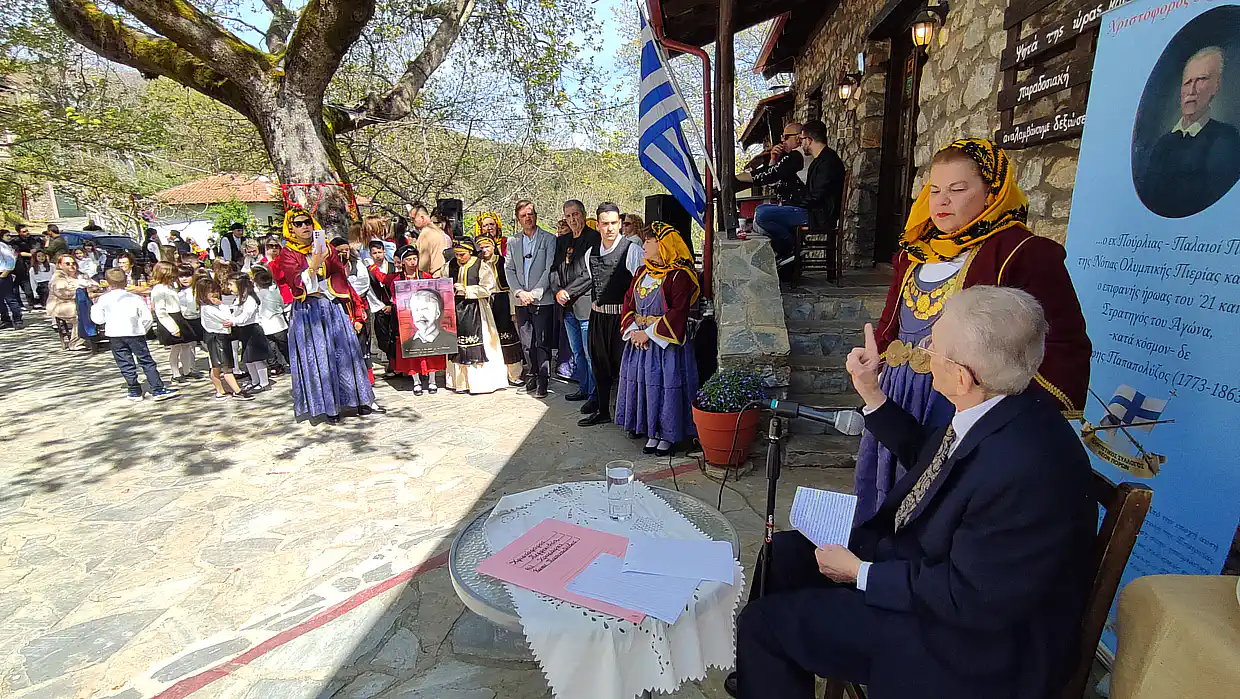 Το νέο βιβλίο του Νικόλαου Σαϊδέ παρουσιάστηκε στην κεντρική πλατεία των Παλαιών Πόρων την ημέρα του Αγίου Γεωργίου Το νέο βιβλίο του Νικόλαου Σαϊδέ παρουσιάστηκε στην κεντρική πλατεία των Παλαιών Πόρων την ημέρα του Αγίου Γεωργίου