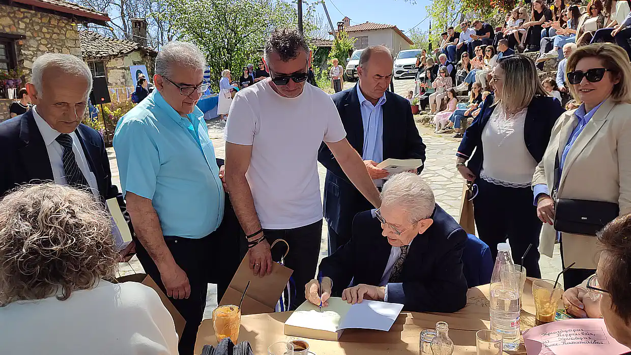 Το νέο βιβλίο του Νικόλαου Σαϊδέ παρουσιάστηκε στην κεντρική πλατεία των Παλαιών Πόρων την ημέρα του Αγίου Γεωργίου Το νέο βιβλίο του Νικόλαου Σαϊδέ παρουσιάστηκε στην κεντρική πλατεία των Παλαιών Πόρων την ημέρα του Αγίου Γεωργίου