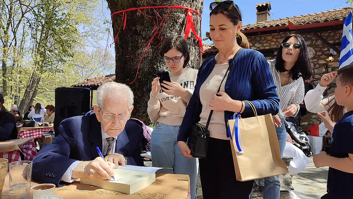 Το νέο βιβλίο του Νικόλαου Σαϊδέ παρουσιάστηκε στην κεντρική πλατεία των Παλαιών Πόρων την ημέρα του Αγίου Γεωργίου Το νέο βιβλίο του Νικόλαου Σαϊδέ παρουσιάστηκε στην κεντρική πλατεία των Παλαιών Πόρων την ημέρα του Αγίου Γεωργίου