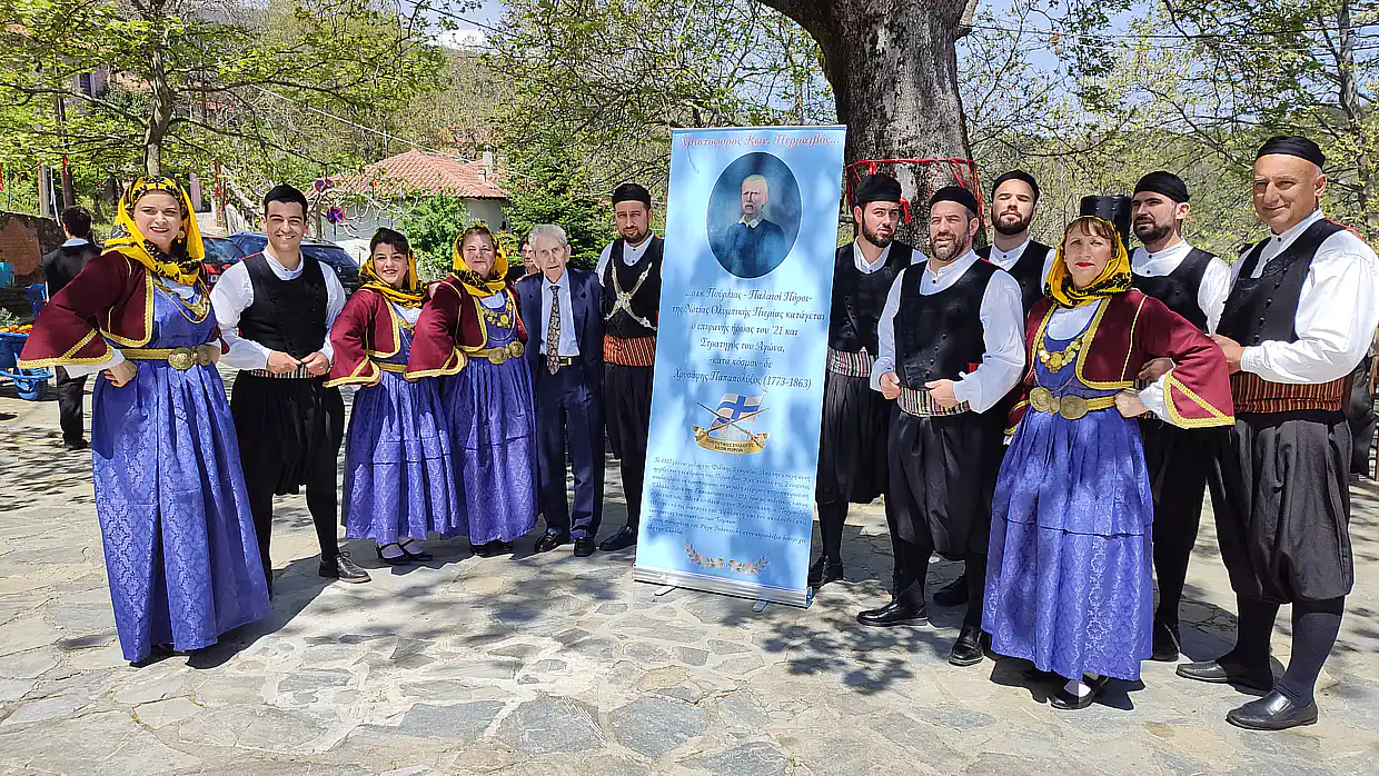 Το νέο βιβλίο του Νικόλαου Σαϊδέ παρουσιάστηκε στην κεντρική πλατεία των Παλαιών Πόρων την ημέρα του Αγίου Γεωργίου Το νέο βιβλίο του Νικόλαου Σαϊδέ παρουσιάστηκε στην κεντρική πλατεία των Παλαιών Πόρων την ημέρα του Αγίου Γεωργίου