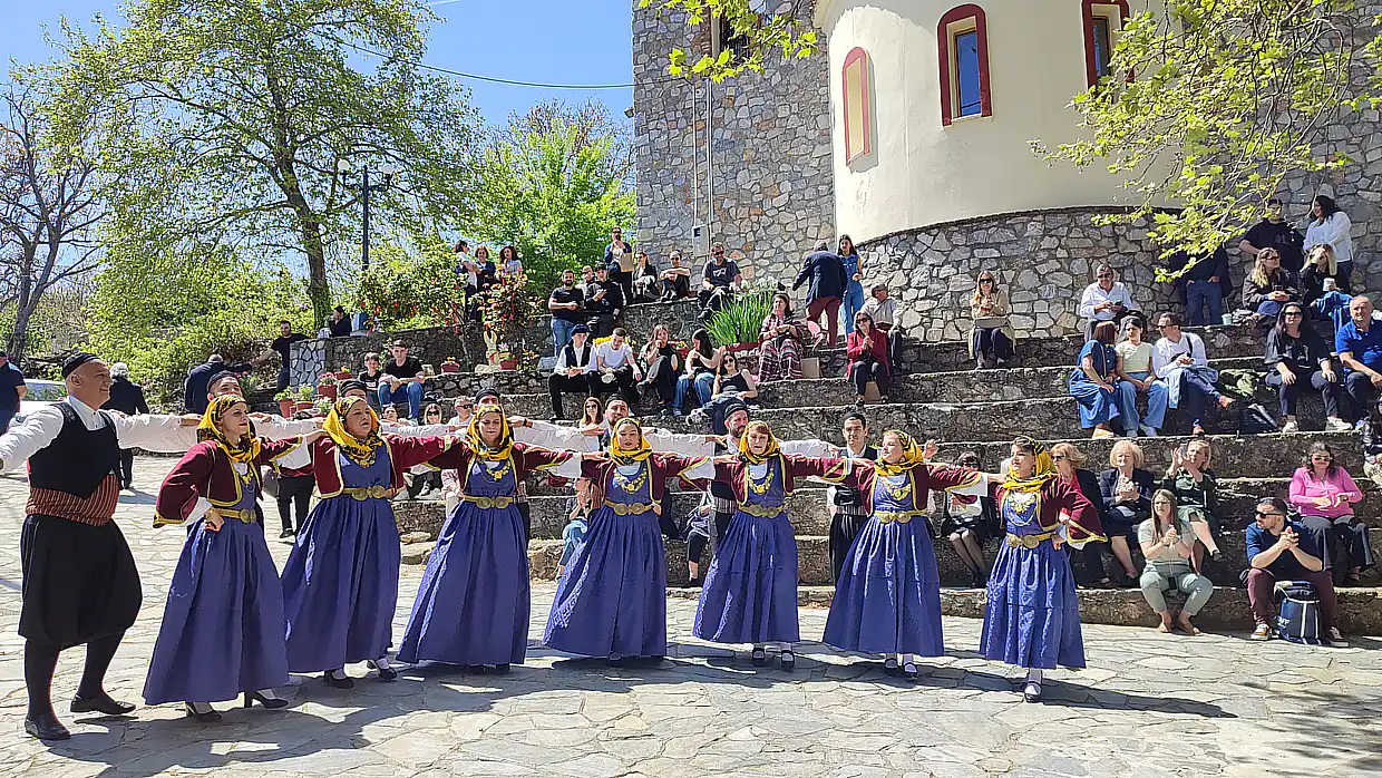 Το νέο βιβλίο του Νικόλαου Σαϊδέ παρουσιάστηκε στην κεντρική πλατεία των Παλαιών Πόρων την ημέρα του Αγίου Γεωργίου Το νέο βιβλίο του Νικόλαου Σαϊδέ παρουσιάστηκε στην κεντρική πλατεία των Παλαιών Πόρων την ημέρα του Αγίου Γεωργίου