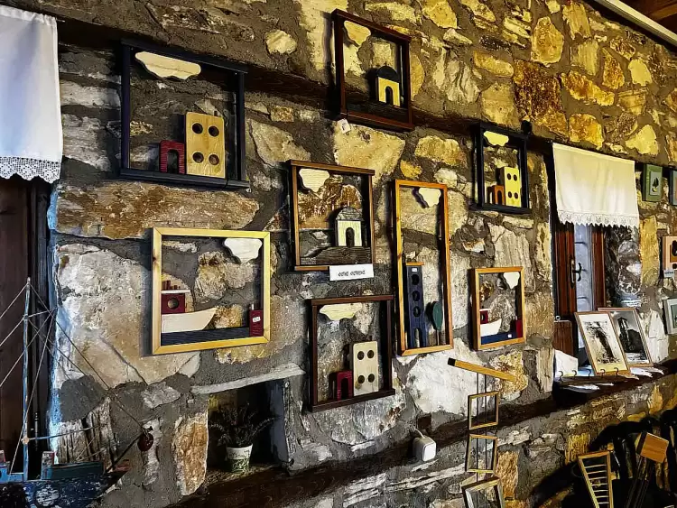 Χρώματα & Δημιουργία στην Άνω Μηλιά: Ομαδική Εικαστική & Χειροτεχνική Έκθεση σε εξέλιξη