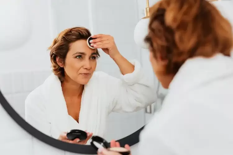 5 λάθη που πρέπει να αποφύγεις όταν ισιώνεις τα μαλλιά σου 5 λάθη που πρέπει να αποφύγεις όταν ισιώνεις τα μαλλιά σου