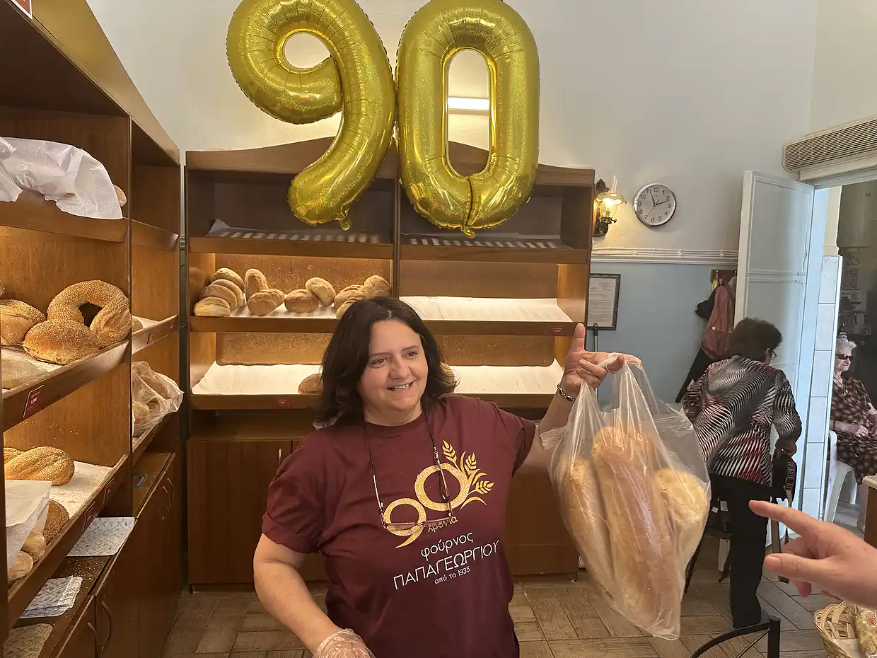 90 χρόνια Φούρνος Παπαγεωργίου: Η παράδοση της Κατερίνης στον φούρνο της γειτονιάς 90 χρόνια Φούρνος Παπαγεωργίου: Η παράδοση της Κατερίνης στον φούρνο της γειτονιάς