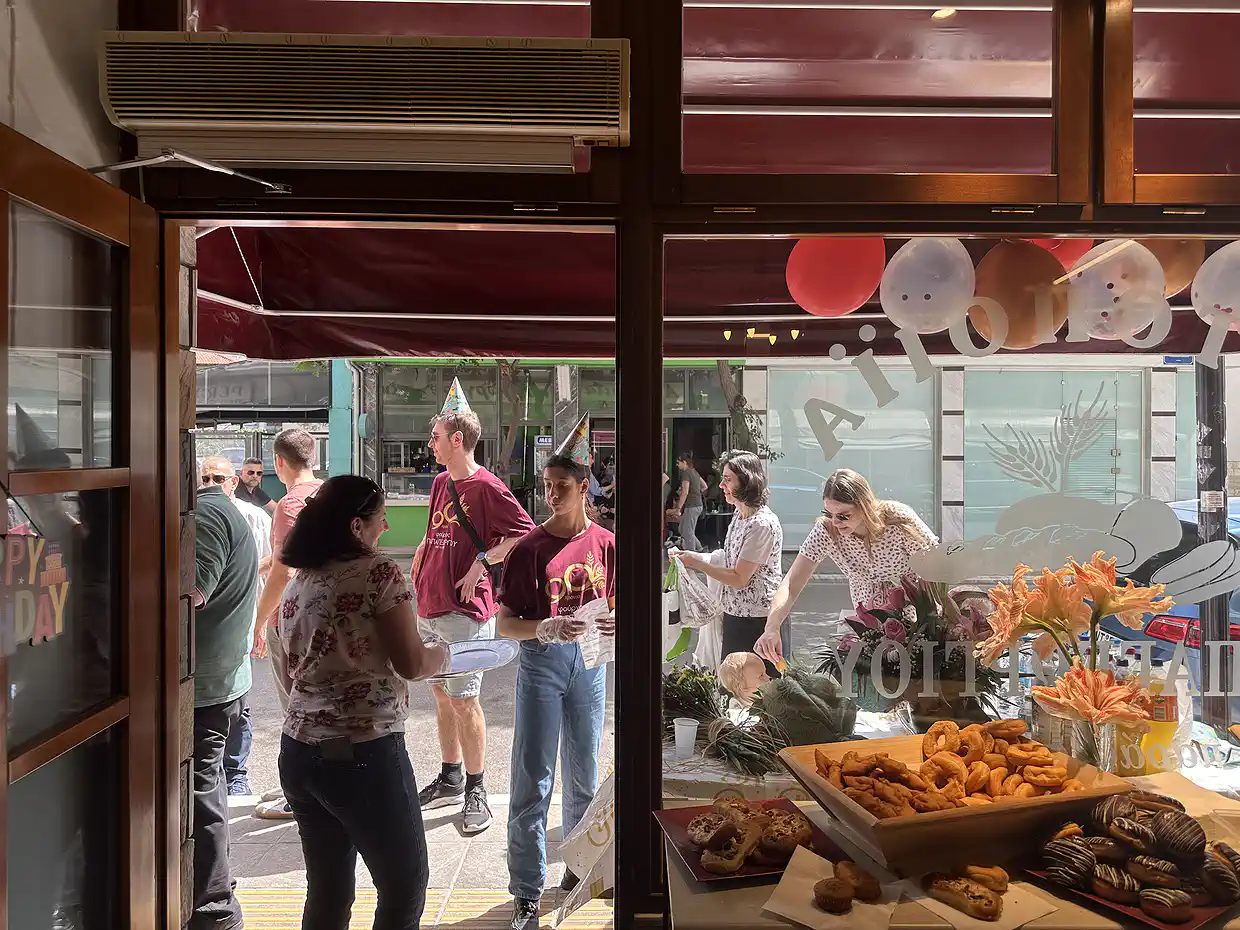 90 χρόνια Φούρνος Παπαγεωργίου: Η παράδοση της Κατερίνης στον φούρνο της γειτονιάς 90 χρόνια Φούρνος Παπαγεωργίου: Η παράδοση της Κατερίνης στον φούρνο της γειτονιάς