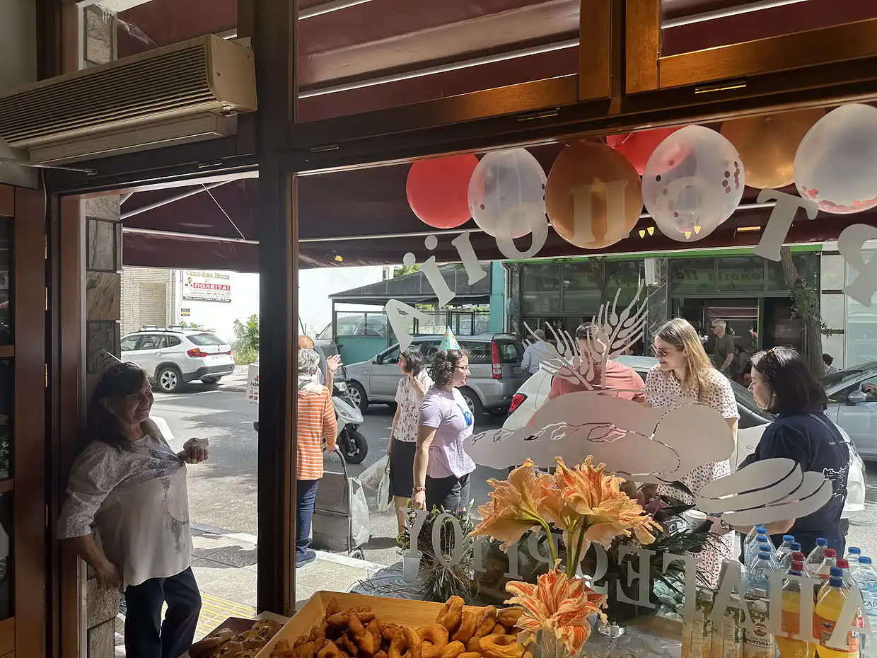 90 χρόνια Φούρνος Παπαγεωργίου: Η παράδοση της Κατερίνης στον φούρνο της γειτονιάς 90 χρόνια Φούρνος Παπαγεωργίου: Η παράδοση της Κατερίνης στον φούρνο της γειτονιάς