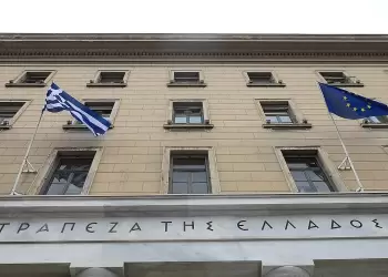 Ανάπτυξη 2,3%, πλεόνασμα 4,8% αλλά τα εισοδήματα πιέζονται