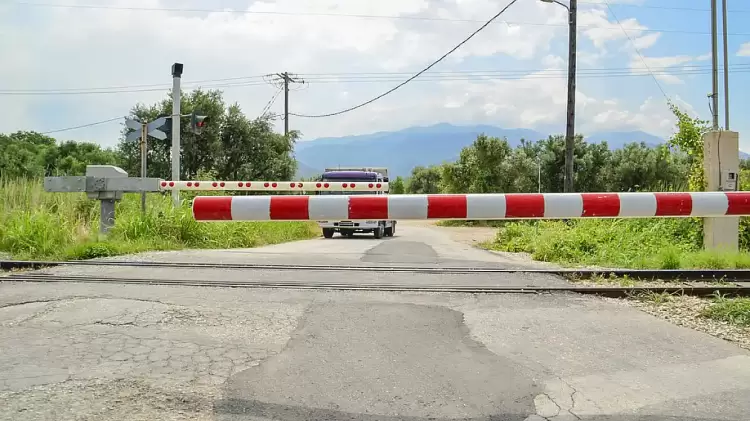 Απολύθηκε φύλακας ισόπεδης διάβασης – Δεν κατέβασε έγκαιρα τις μπάρες