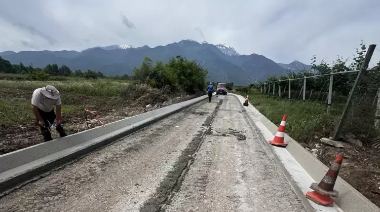 Δήμος Δίου-Ολύμπου: Αγροτική οδοποιία στην Καρίτσα και νέα LED φωτιστικά στην πλατεία Δήμος Δίου Ολύμπου: Αγροτική οδοποιία στην Καρίτσα και νέα Led φωτιστικά στην πλατεία