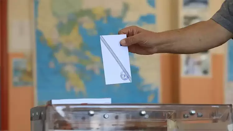 Δημοσκοπήσεις: Η ΝΔ ανεβάζει τα ποσοστά, η Πλεύση παγιώνεται δεύτερη – Το ΠΑΣΟΚ συνεχίζει τις χαμηλές πτήσεις 