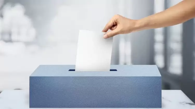 Δημοσκόπηση: Δυο μονάδες πάνω από τις ευρωεκλογές η ΝΔ – «Μάζεψε» λίγο η Πλεύση Ελευθερίας, τρίτο το ΠΑΣΟΚ