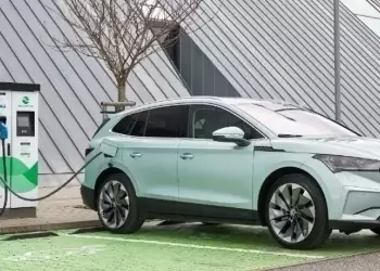 Διπλασιάζονται τα ηλεκτρικά αυτοκίνητα στην Ελλάδα, αλλά μένουν σε μονοψήφιο ποσοστό πωλήσεων