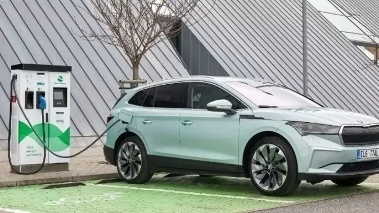 Διπλασιάζονται τα ηλεκτρικά αυτοκίνητα στην Ελλάδα, αλλά μένουν σε μονοψήφιο ποσοστό πωλήσεων