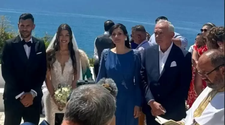Η Ελένη Ψαρού παντρεύτηκε τον Εμμανουήλ Καλεμάκη.