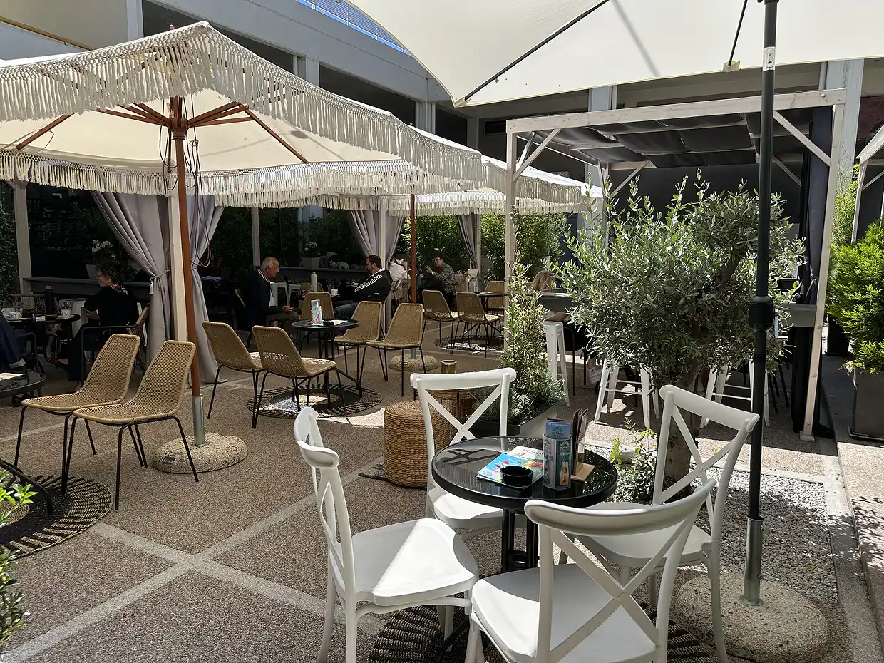 Ο Γιώργος Γελαράκης Live στο “hendrix Cafe Cocktail Bar” στη στοά Δημαρχείου