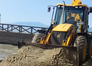 Καθαρισμοί και διαμόρφωση άμμου στην Παραλία Κατερίνης ενόψει καλοκαιριού
