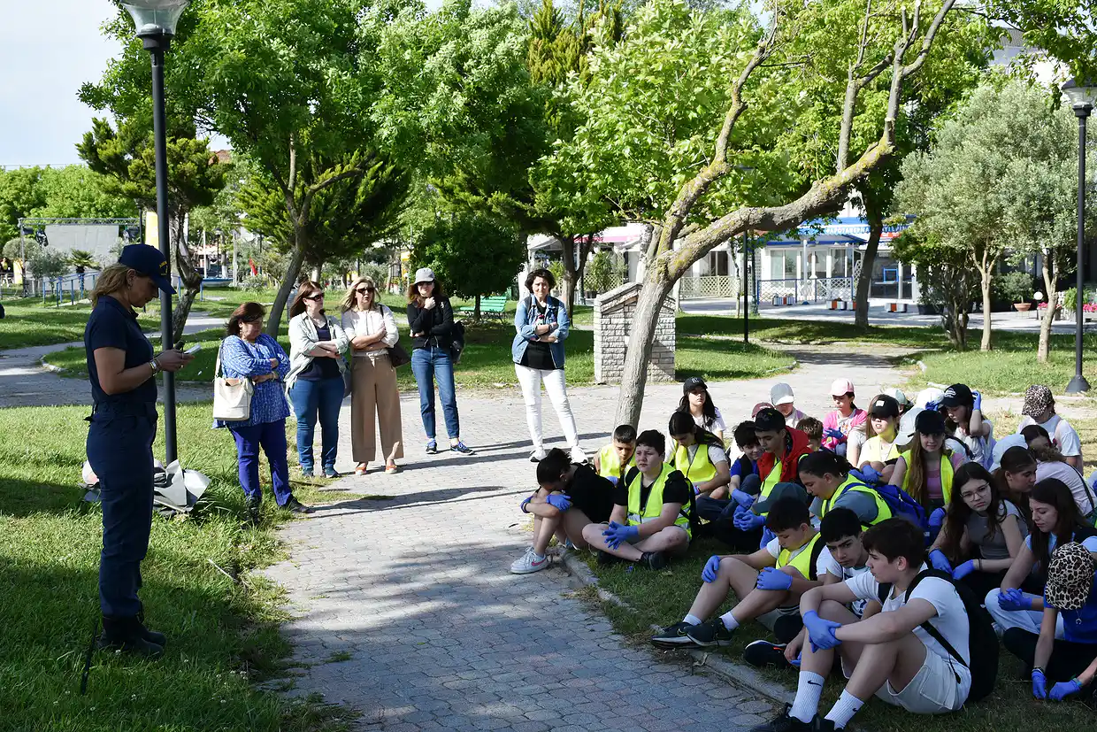 Καθαρισμός της Ολυμπιακής Ακτής από σχολεία της Κατερίνης με τη στήριξη του Δήμου και του Λιμενικού