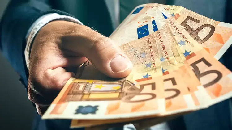 Μείωση ασφαλιστικών εισφορών και φορολογικών συντελεστών στη μισθωτή εργασία Μείωση ασφαλιστικών εισφορών και φορολογικών συντελεστών στη μισθωτή εργασία