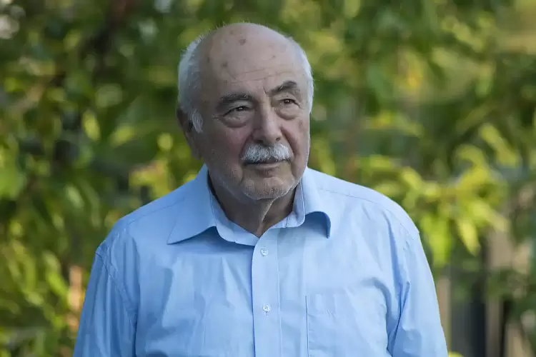 Οι εκατό μέρες που συγκλόνισαν τον Κόσμο