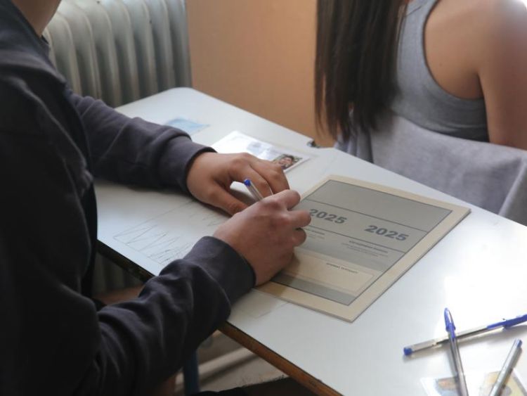 Πανελλήνιες 2025: Το θέμα και οι απαντήσεις, της Έκθεσης στη Νεοελληνική Γλώσσα για τα ΓΕΛ (βίντεο) Πανελλήνιες 2025: Το θέμα της Έκθεσης στη Νεοελληνική Γλώσσα για τα ΓΕΛ και οι απαντήσεις