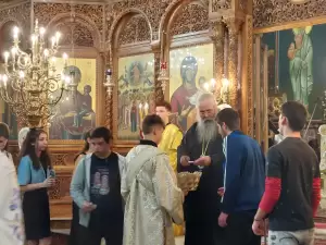 Παράκληση για τους υποψηφίους των πανελληνίων στον Ιερά Μητρόπολη Θείας Αναλήψεως Κατερίνης Παράκληση για τους υποψηφίους των πανελληνίων στον Ιερά Μητρόπολη Θείας Αναλήψεως Κατερίνης