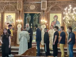 Παράκληση για τους υποψηφίους των πανελληνίων στον Ιερά Μητρόπολη Θείας Αναλήψεως Κατερίνης Παράκληση για τους υποψηφίους των πανελληνίων στον Ιερά Μητρόπολη Θείας Αναλήψεως Κατερίνης