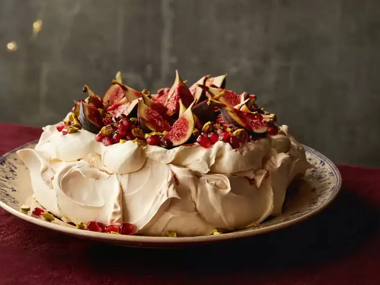 Η πάβλοβα είναι το γλυκό της άνοιξης Η πάβλοβα είναι το γλυκό της άνοιξης