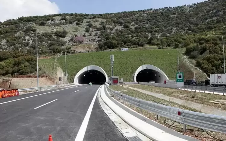 Πιερία: Κυκλοφοριακές ρυθμίσεις στην ΠΑΘΕ λόγω συντήρησης σηράγγων