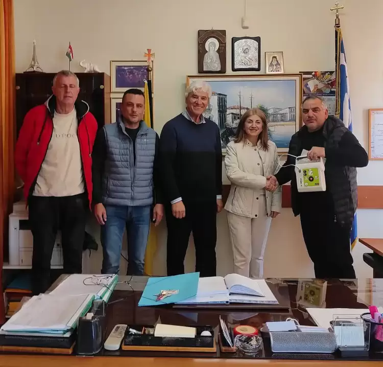 Το Γυμνάσιο και το ΓΕΛ Κορινού ευχαριστεί τον Θερμαϊκό Κορινού Το Γυμνάσιο και το ΓΕΛ Κορινού ευχαριστεί τον Θερμαϊκό Κορινού