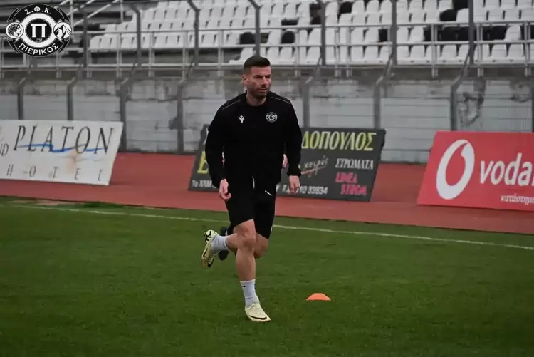 Το τρόπαιο στον Λόρενς Κέρι με 26 τέρματα Το τρόπαιο στον Λόρενς Κέρι με 26 τέρματα