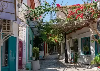 Ξεκινούν οι αιτήσεις για 300.000 Vouchers κοινωνικού τουρισμού της ΔΥΠΑ