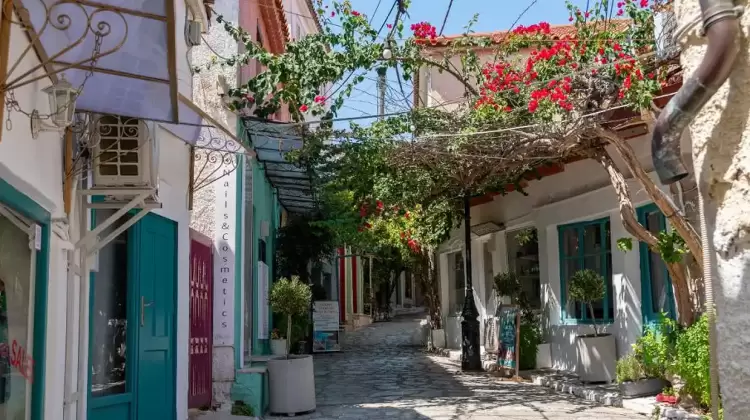 Ξεκινούν οι αιτήσεις για 300.000 Vouchers κοινωνικού τουρισμού της ΔΥΠΑ