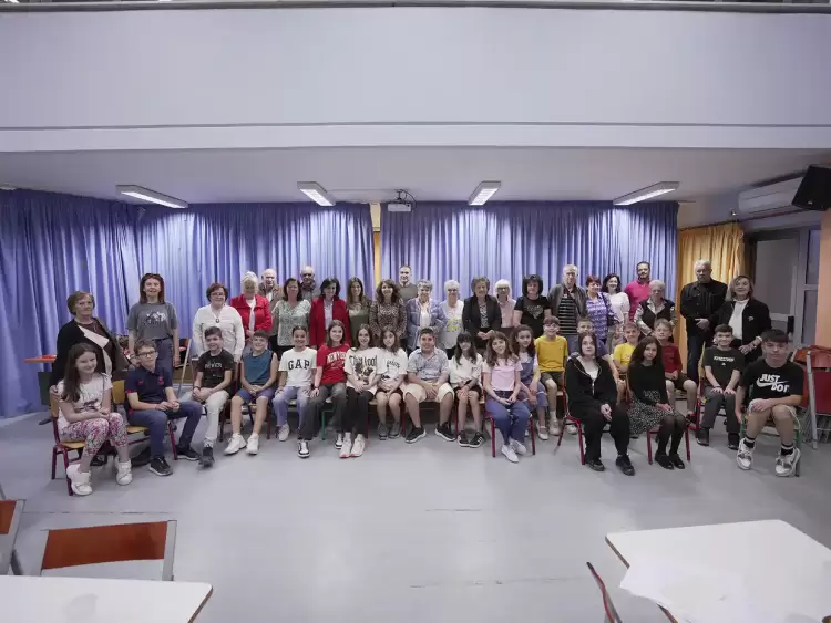 «Χτίζουμε Γέφυρες Ζωής και Γνώσης» στο 1ο Δημοτικό Σχολείο Κατερίνης «Χτίζουμε Γέφυρες Ζωής και Γνώσης» στο 1ο Δημοτικό Σχολείο Κατερίνης