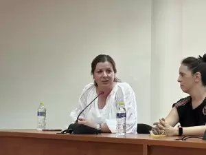 Αγκαλιάζοντας τον αυτισμό Αγκαλιάζοντας τον αυτισμό