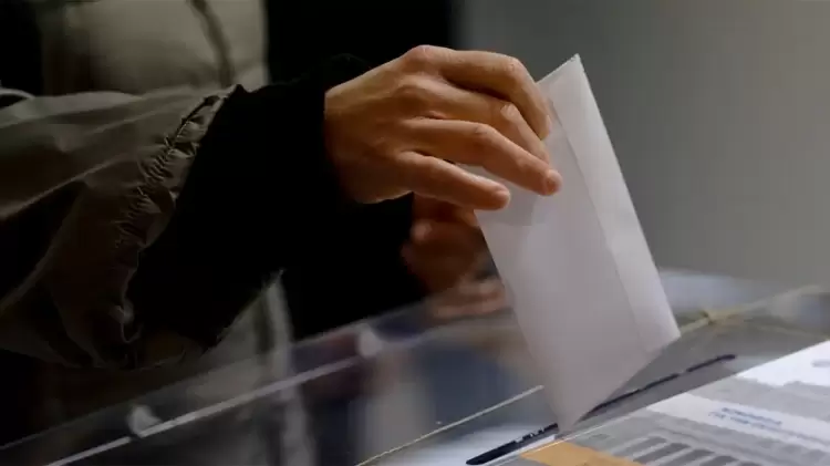 Δημοσκόπηση Interview: Πρωτιά ΝΔ με double score από το δεύτερο ΠΑΣΟΚ Δημοσκόπηση Interview: Πρωτιά ΝΔ με Double Score από το δεύτερο ΠΑΣΟΚ