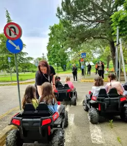 Η Δημοτική Αστυνομία οδηγός κυκλοφοριακής αγωγής & οδικής ασφάλειας για 2.500 μαθητές & μαθήτριες