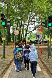 Η Δημοτική Αστυνομία οδηγός κυκλοφοριακής αγωγής & οδικής ασφάλειας για 2.500 μαθητές & μαθήτριες