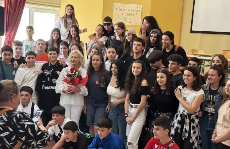 Εκδήλωση προς τιμήν της Διευθύντριας Γυμνασίου Μακρυγιάλου Ευαγγελίας Κανάλη