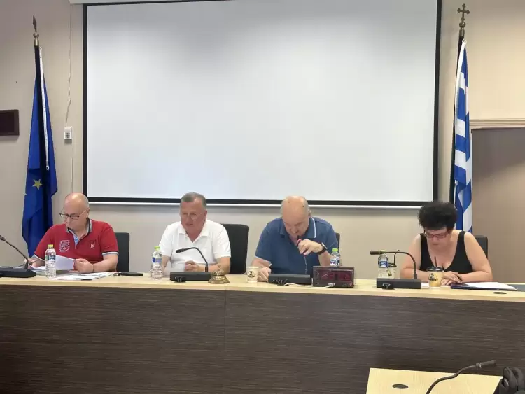 «Ένα καλά κρυμμένο μυστικό το οποίο γνώριζαν όλοι και δεν το έλεγε κανείς» «Ένα καλά κρυμμένο μυστικό το οποίο γνώριζαν όλοι και δεν το έλεγε κανείς»