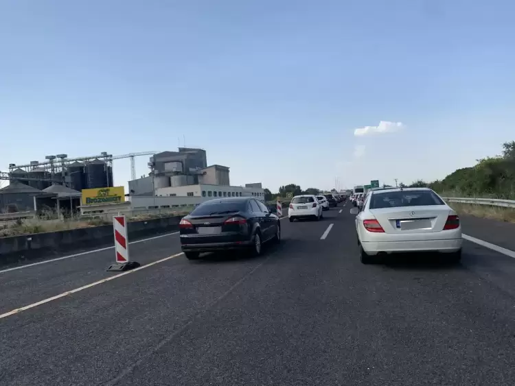 Κατερίνη: Κυκλοφοριακό χάος στην Εθνική οδό ανήμερα του Αγίου Πνεύματος (εικόνες - βίντεο) Κατερίνη: Κυκλοφοριακό χάος στην Εθνική οδό ανήμερα του Αγίου Πνεύματος (εικόνες – βίντεο)