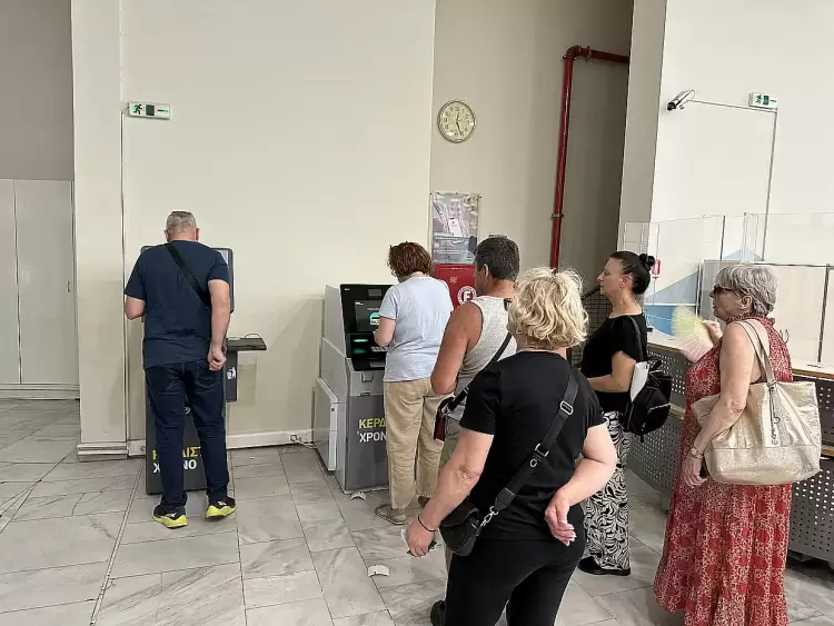 Κατερίνη: Ουρές κάτω από τα Atm της Εθνικής Τράπεζας – Συνεχίζεται η απεργία του ΣΥΕΤΕ