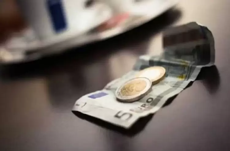 Κρατικά φέσια 3,9 δισ. ευρώ στερούν ρευστότητα από την αγορά Κρατικά φέσια 3,9 δισ. ευρώ στερούν ρευστότητα από την αγορά