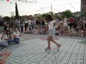 Μια αξέχαστη χορευτική γιορτή στο 19ο Δημοτικό Σχολείο Κατερίνης Μια αξέχαστη χορευτική γιορτή στο 19ο Δημοτικό Σχολείο Κατερίνης