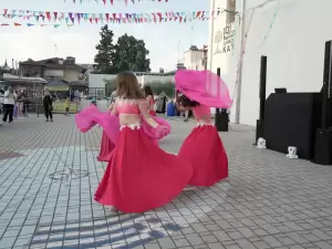 Μια αξέχαστη χορευτική γιορτή στο 19ο Δημοτικό Σχολείο Κατερίνης Μια αξέχαστη χορευτική γιορτή στο 19ο Δημοτικό Σχολείο Κατερίνης