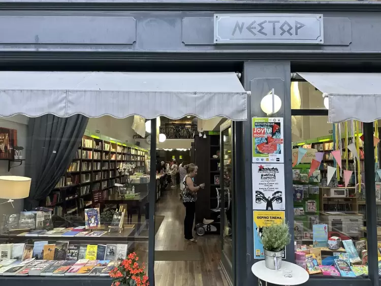 Μια μαγευτική βραδιά βιβλίου με τη Μαρία Τσακίρη και «Το Πορτρέτο του Βασιλιά» Μια μαγευτική βραδιά βιβλίου με τη Μαρία Τσακίρη και «Το Πορτρέτο του Βασιλιά»