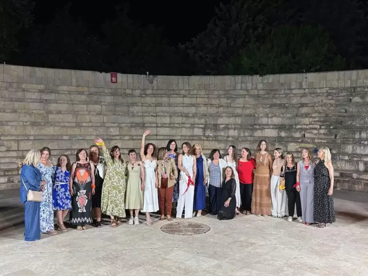 Μουσικό αφιέρωμα νηπιαγωγείων Κατερίνης στον Μίκη Θεοδωράκη με 200 μαθητές Μουσικό αφιέρωμα νηπιαγωγείων Κατερίνης στον Μίκη Θεοδωράκη με 200 μαθητές