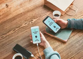 Οι Έλληνες αφήνουν στην άκρη τα μετρητά – Πληρώνουν ηλεκτρονικά και με κάρτες