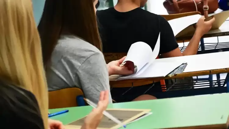 Πανελλήνιες 2025: Τα θέματα και οι απαντήσεις σε Ιστορία, Φυσική και Οικονομία για τους υποψηφίους των ΓΕΛ Πανελλήνιες 2025: Τα θέματα σε Ιστορία, Φυσική και Οικονομία για τους υποψηφίους των ΓΕΛ