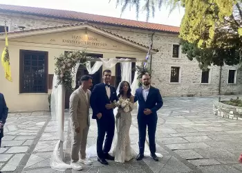 Παραδοσιακός γάμος στο Βελβεντό για Δημήτρη Κοτσιάμπαση και Σοφία Νίκου από το Ρότερνταμ (βίντεος & εικόνες) Παραδοσιακός γάμος στο Βελβεντό για Δημήτρη Κοτσιάμπαση και Σοφία Νίκου από το Ρότερνταμ